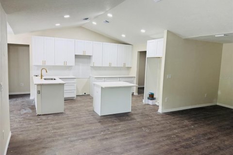 Villa ou maison à vendre à Weeki Wachee, Floride: 3 chambres, 156.26 m2 № 2321500 - photo 6