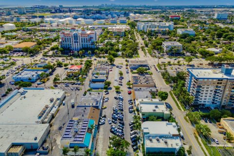Propiedad comercial en venta en Fort Lauderdale, Florida № 1966975 - foto 12