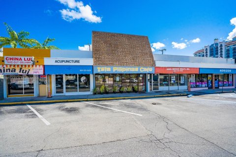 Propiedad comercial en venta en Fort Lauderdale, Florida № 1966975 - foto 14