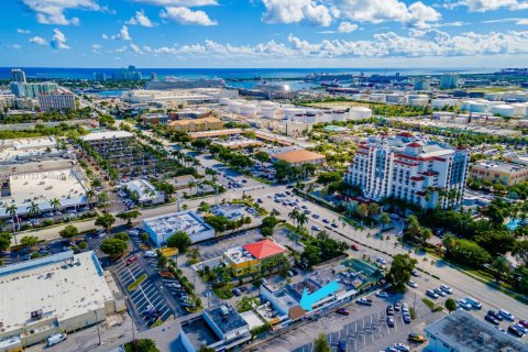 Propiedad comercial en venta en Fort Lauderdale, Florida № 1966975 - foto 8