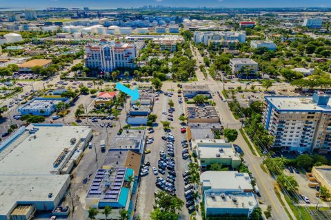 Propiedad comercial en venta en Fort Lauderdale, Florida № 1966975 - foto 10