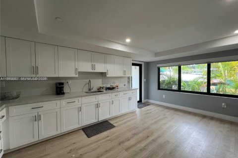 Villa ou maison à vendre à Miami, Floride: 3 chambres, 118.17 m2 № 2046274 - photo 4