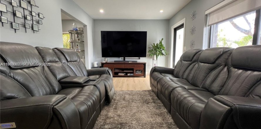 Villa ou maison à Miami, Floride 3 chambres, 118.17 m2 № 2046274