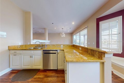 House in Ormond Beach, Florida 4 bedrooms, 213.21 sq.m. № 2132600 - photo 14