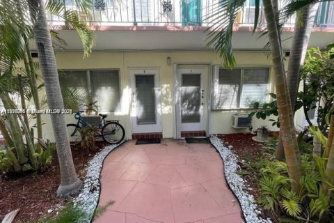 Купить кондоминиум в Майами-Бич, Флорида 1 спальня, 64.01м2, № 1948505 - фото 3