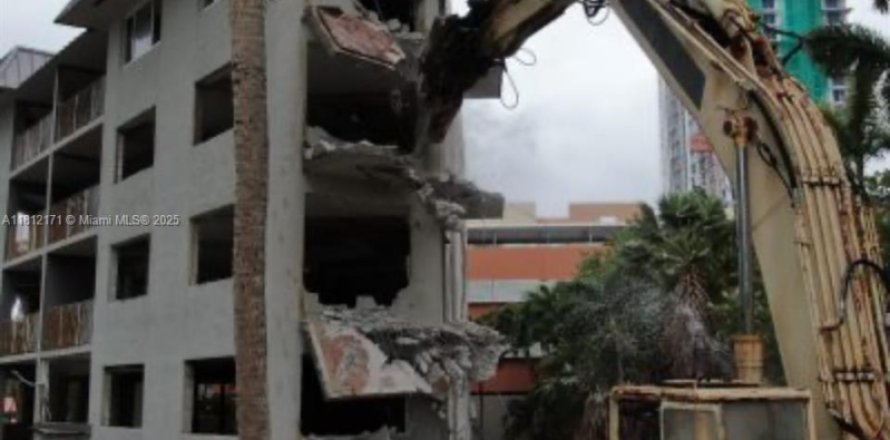 Immobilier commercial à North Miami, Floride № 1869966