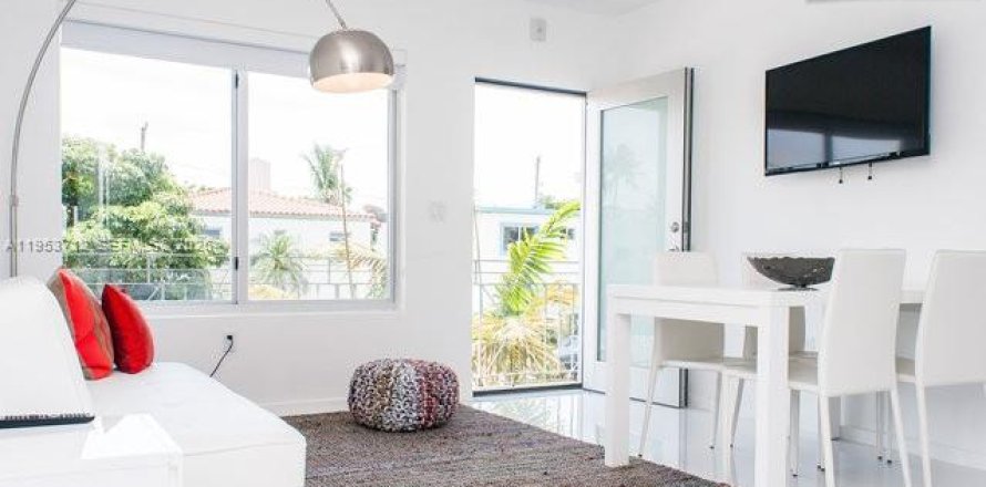 Кондоминиум с 1 спальней в Майами-Бич, Флорида № 2008169