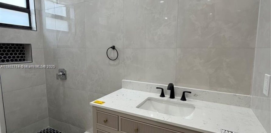 Immobilier commercial à Miramar, Floride 1 chambre, 173.36 m2 № 1956714