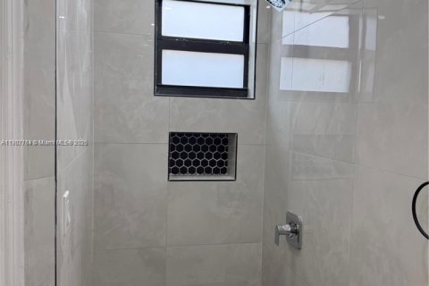 Immobilier commercial à louer à Miramar, Floride: 1 chambre, 173.36 m2 № 1956714 - photo 2