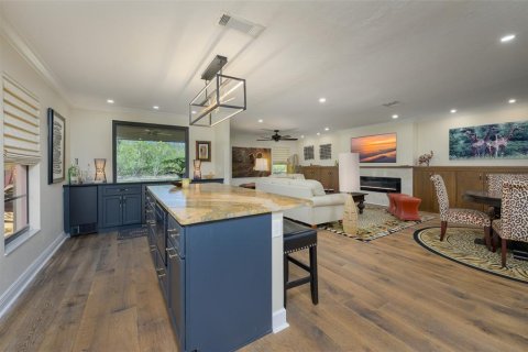 House in Sarasota, Florida 3 bedrooms, 165.18 sq.m. № 1545737 - photo 15