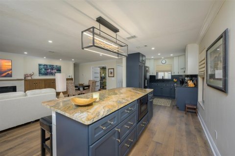 House in Sarasota, Florida 3 bedrooms, 165.18 sq.m. № 1545737 - photo 18