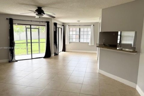 Townhouse in Plantation, Florida 3 bedrooms, 122.45 sq.m. № 1952731 - photo 13
