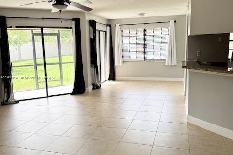 Townhouse in Plantation, Florida 3 bedrooms, 122.45 sq.m. № 1952731 - photo 11