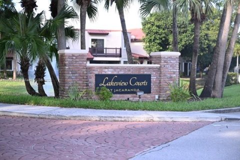Townhouse in Plantation, Florida 3 bedrooms, 122.45 sq.m. № 1952731 - photo 1