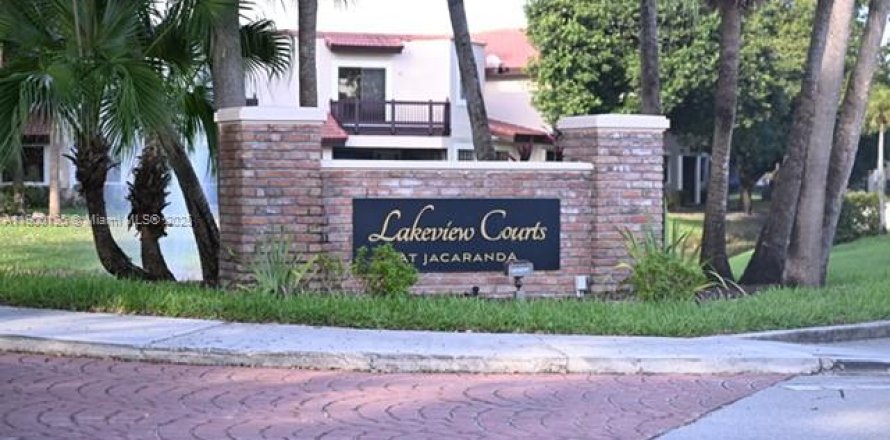 Townhouse in Plantation, Florida 3 bedrooms, 122.45 sq.m. № 1952731