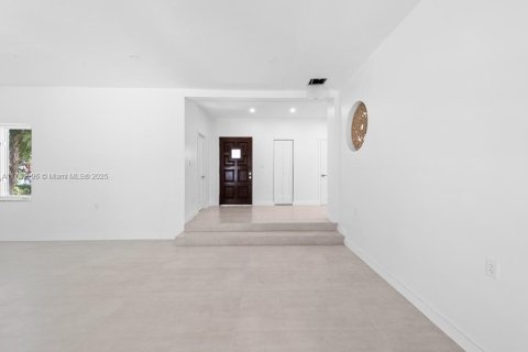 Casa en alquiler en Miami Beach, Florida, 5 dormitorios, 296.73 m2 № 2012195 - foto 14