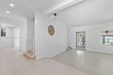 Casa en alquiler en Miami Beach, Florida, 5 dormitorios, 296.73 m2 № 2012195 - foto 12