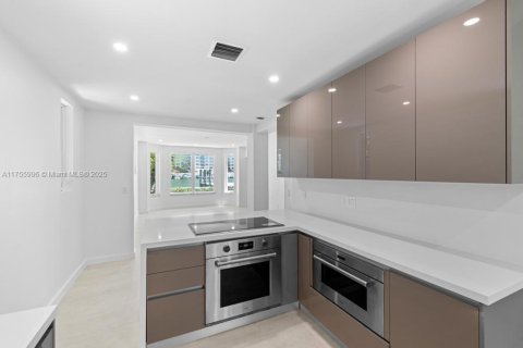 Casa en alquiler en Miami Beach, Florida, 5 dormitorios, 296.73 m2 № 2012195 - foto 22