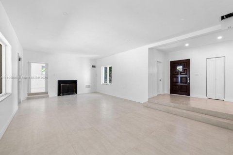 Casa en alquiler en Miami Beach, Florida, 5 dormitorios, 296.73 m2 № 2012195 - foto 13