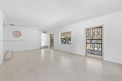 Casa en alquiler en Miami Beach, Florida, 5 dormitorios, 296.73 m2 № 2012195 - foto 15