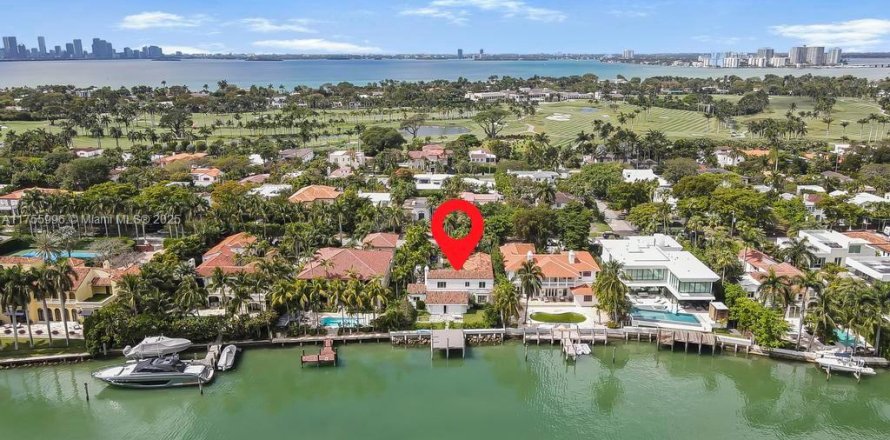 Casa en Miami Beach, Florida 5 dormitorios, 296.73 m2 № 2012195