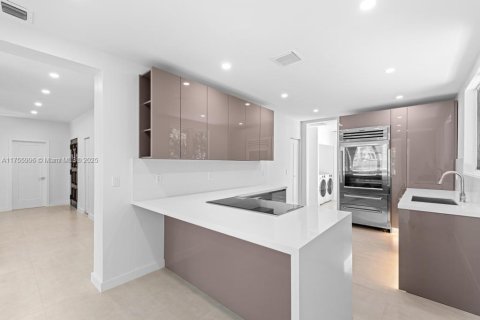 Casa en alquiler en Miami Beach, Florida, 5 dormitorios, 296.73 m2 № 2012195 - foto 20