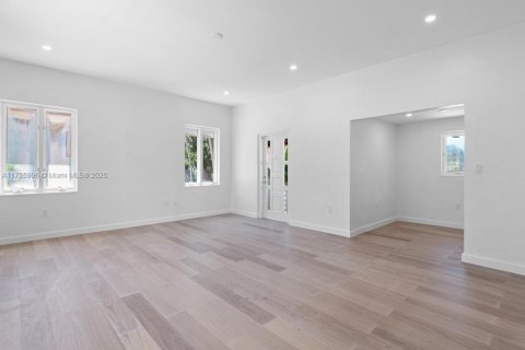 Casa en alquiler en Miami Beach, Florida, 5 dormitorios, 296.73 m2 № 2012195 - foto 29