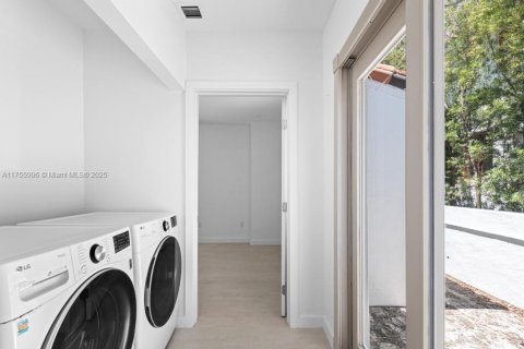Casa en alquiler en Miami Beach, Florida, 5 dormitorios, 296.73 m2 № 2012195 - foto 23