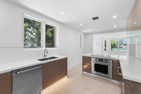 Casa en alquiler en Miami Beach, Florida, 5 dormitorios, 296.73 m2 № 2012195 - foto 21