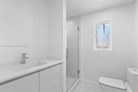 Casa en alquiler en Miami Beach, Florida, 5 dormitorios, 296.73 m2 № 2012195 - foto 28