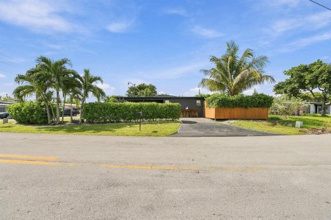 Immobilier commercial à louer à Pompano Beach, Floride: 1 chambre, 30.1 m2 № 2439166 - photo 10
