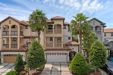 Villa ou maison à vendre à Orlando, Floride: 6 chambres, 394.93 m2 № 1832896 - photo 1