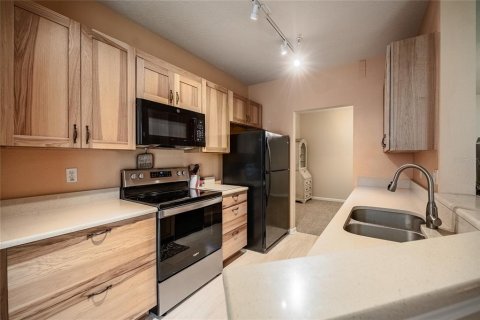 Condo in Riverview, Florida, 3 bedrooms  № 2151982 - photo 12
