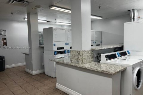 Купить кондоминиум в Бискейн-Парк, Флорида 2 спальни, 84.91м2, № 1995601 - фото 16