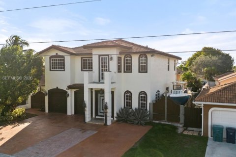 House in Miami, Florida 4 bedrooms, 285.02 sq.m. № 2004650