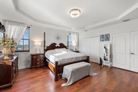 House in Miami, Florida 4 bedrooms, 285.02 sq.m. № 2004650 - photo 28