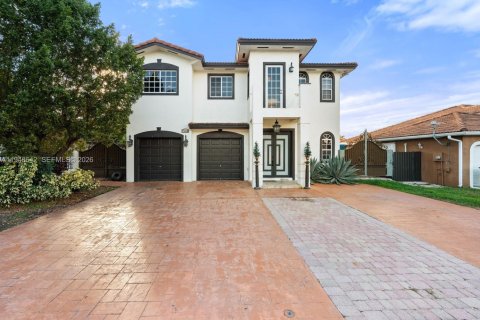 House in Miami, Florida 4 bedrooms, 285.02 sq.m. № 2004650 - photo 2