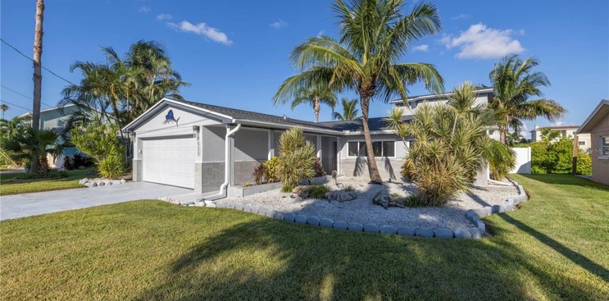 House in Madeira Beach, Florida 4 bedrooms, 184.5 sq.m. № 1640563