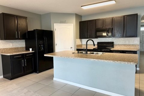 Casa en alquiler en Kissimmee, Florida, 4 dormitorios, 171.5 m2 № 2103338 - foto 3