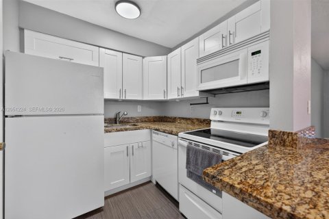Condo in Palmetto Bay, Florida, 2 bedrooms  № 2193533 - photo 6