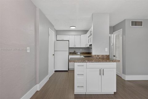 Condo in Palmetto Bay, Florida, 2 bedrooms  № 2193533 - photo 5