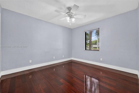 Condo in Palmetto Bay, Florida, 2 bedrooms  № 2193533 - photo 17