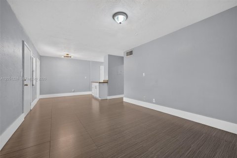 Condo in Palmetto Bay, Florida, 2 bedrooms  № 2193533 - photo 9