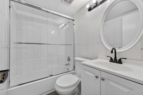 Condo in Palmetto Bay, Florida, 2 bedrooms  № 2193533 - photo 16