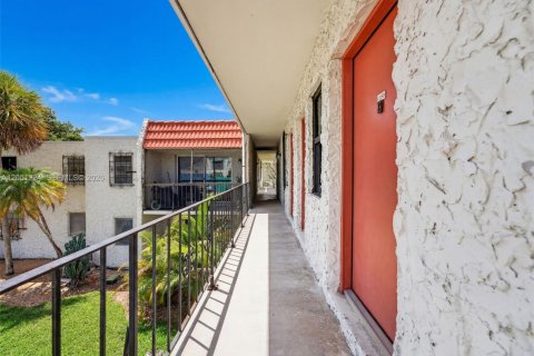 Condo in Palmetto Bay, Florida, 2 bedrooms  № 2193533 - photo 2