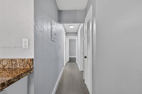 Condo in Palmetto Bay, Florida, 2 bedrooms  № 2193533 - photo 12