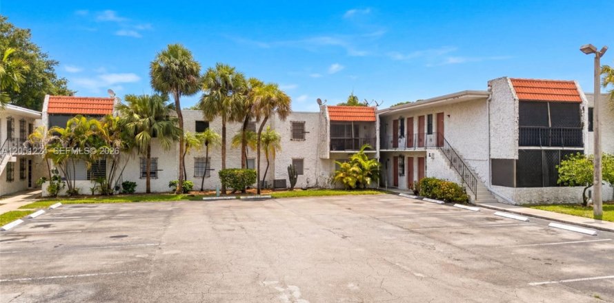 Condo in Palmetto Bay, Florida, 2 bedrooms  № 2193533