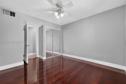 Condo in Palmetto Bay, Florida, 2 bedrooms  № 2193533 - photo 15