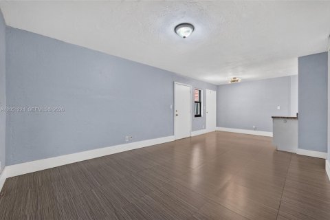 Condo in Palmetto Bay, Florida, 2 bedrooms  № 2193533 - photo 11