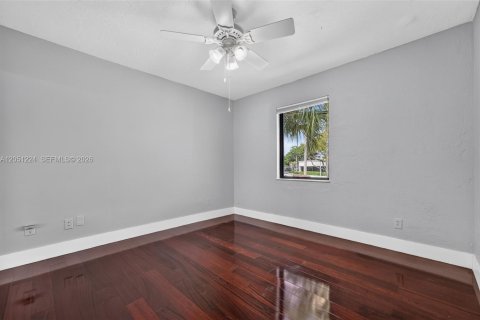 Condo in Palmetto Bay, Florida, 2 bedrooms  № 2193533 - photo 13